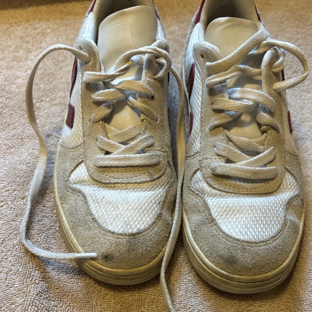 Veja White and Red Athletic Shoes - size 6